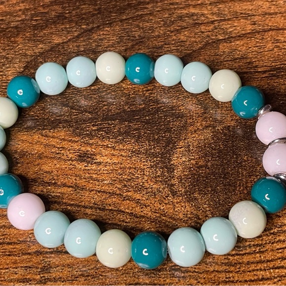 🐾 Turquoise and White Beaded Bracelet with Paw Charm - Picture 3 of 4